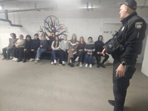 «Засвітись у темряві»