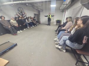 «Засвітись у темряві»